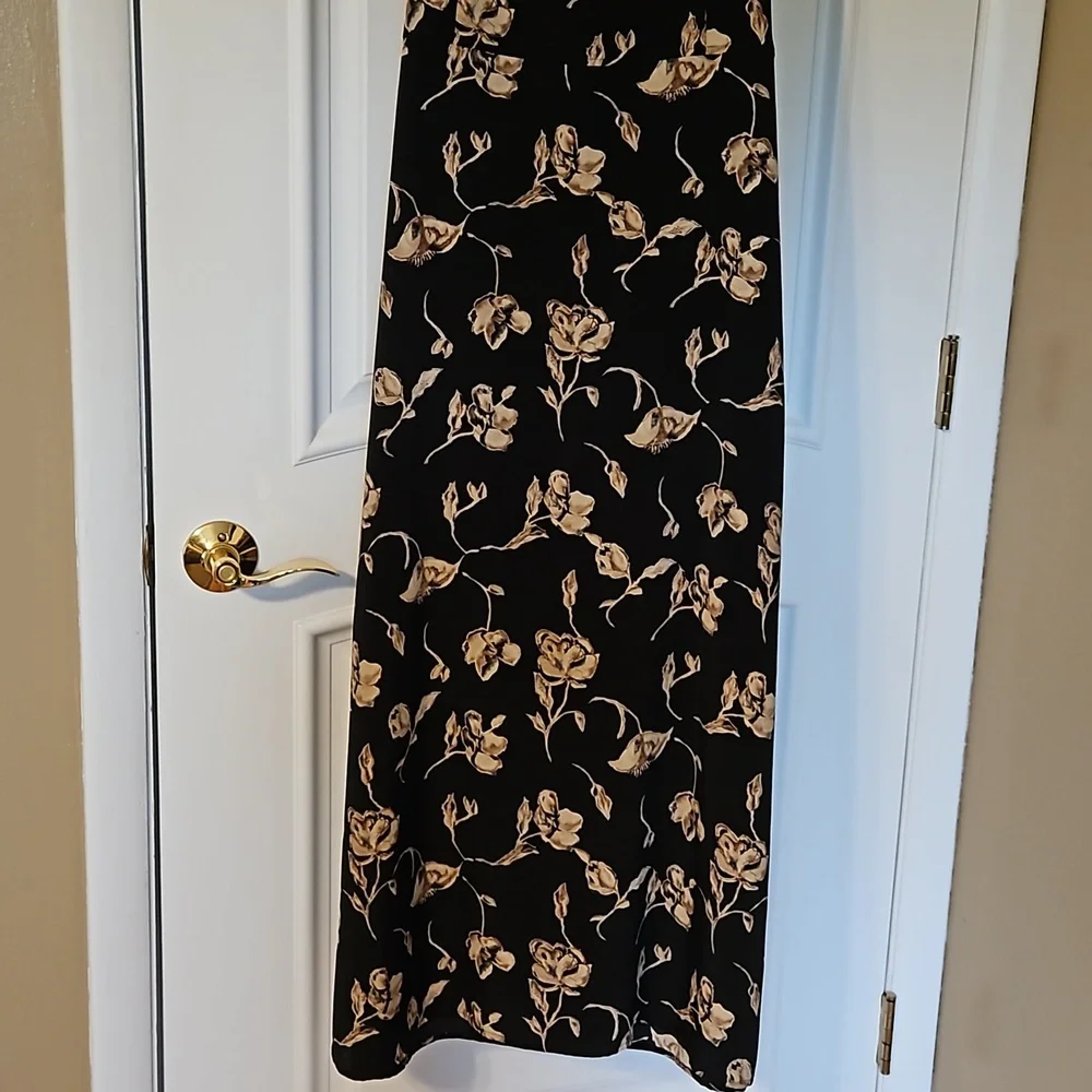 Ladies/Juniors Floral Maxi Dress - Picture 4 of 11
